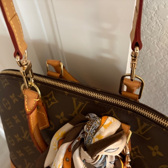 Authentic Louis Vuitton Monogram Alma Hand Bag Purse Crossbody & Charm & Twilly - Picture 9 of 15